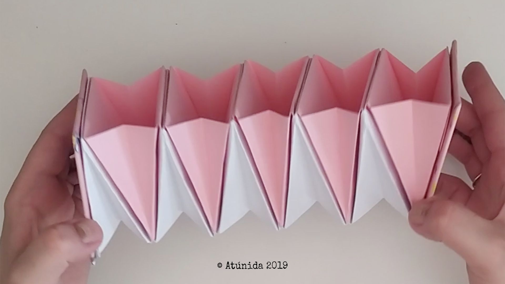 Tarjeta de Acordeón de Origami | Atunida