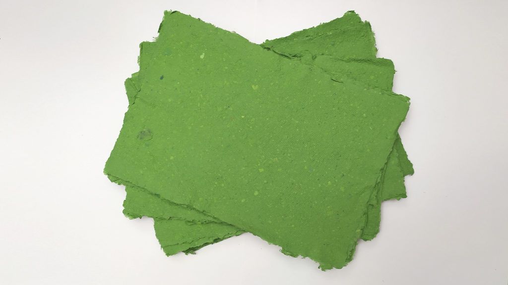 Papel Artesanal Reciclado en color verde