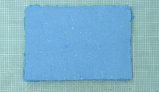 Como hacer papel reciclado artesanal azul tutorial